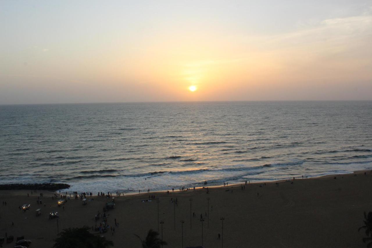 Ocean Breeze Sea View Luxury Apartments Negombo Exterior photo
