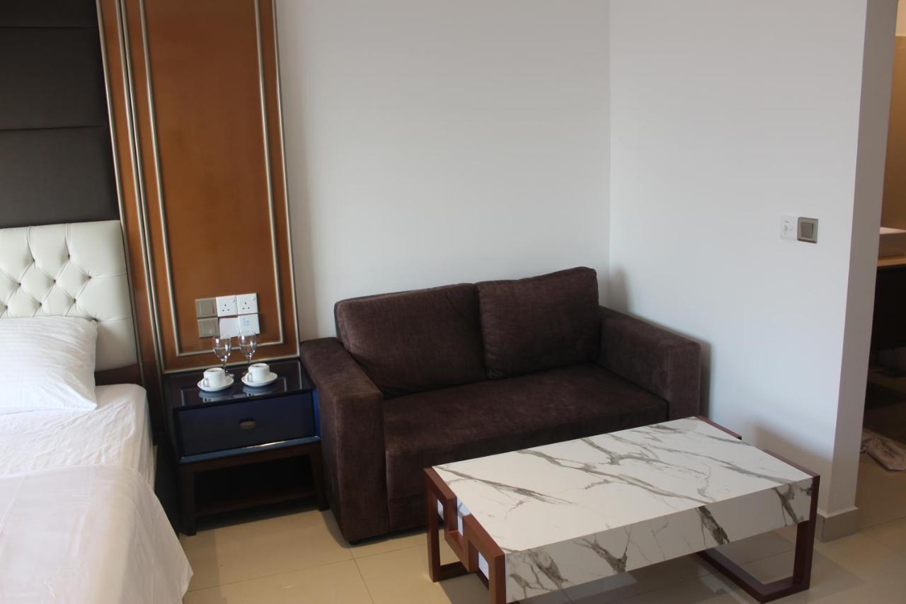 Ocean Breeze Sea View Luxury Apartments Negombo Exterior photo