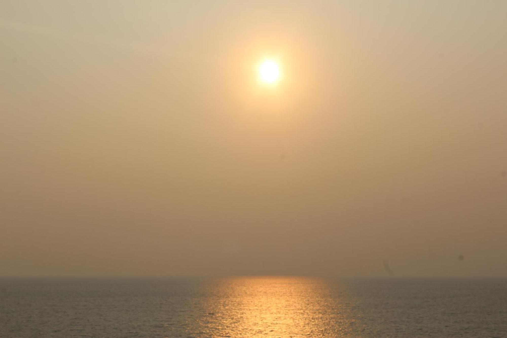 Ocean Breeze Sea View Luxury Apartments Negombo Exterior photo