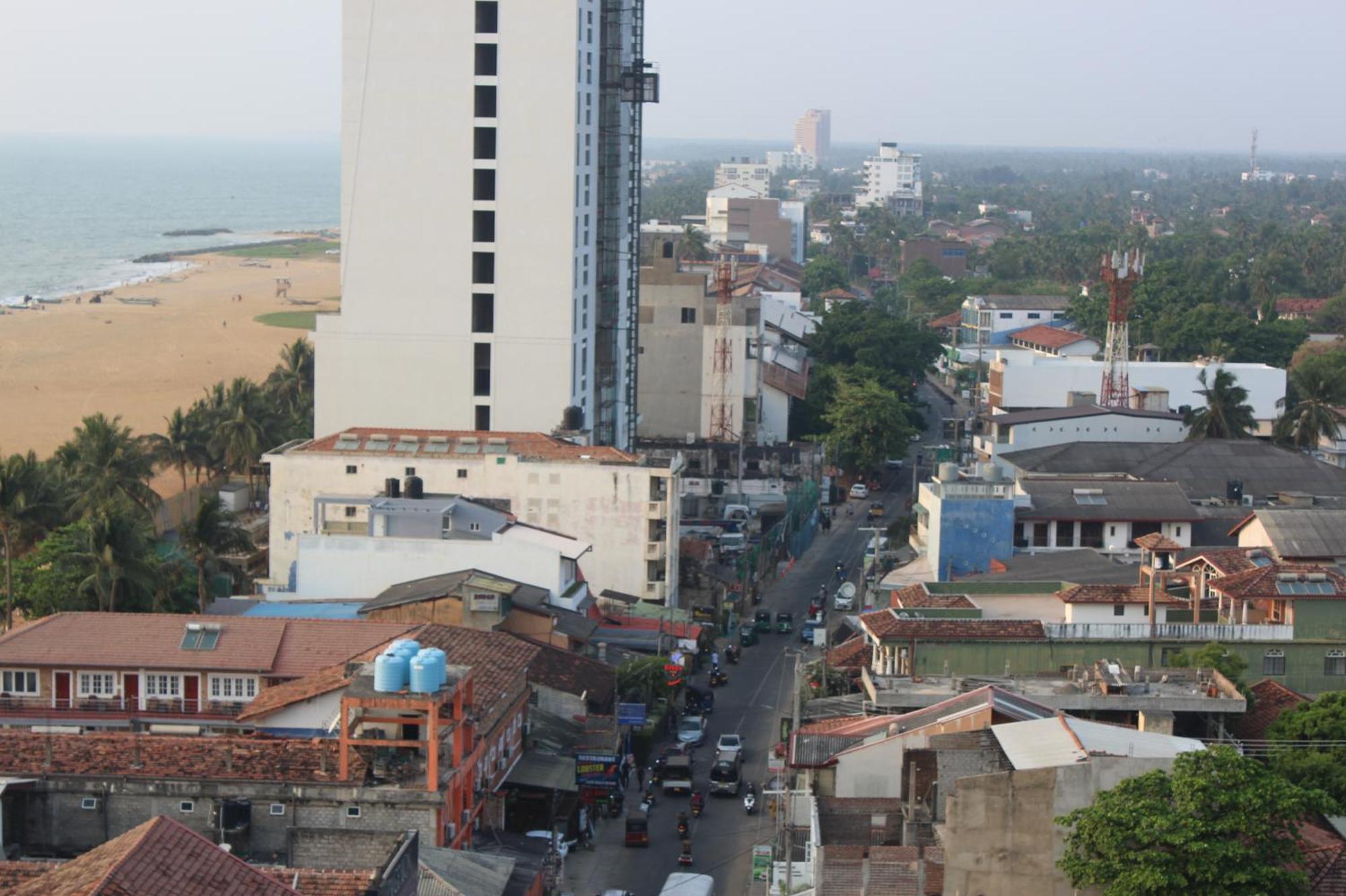 Ocean Breeze Sea View Luxury Apartments Negombo Exterior photo