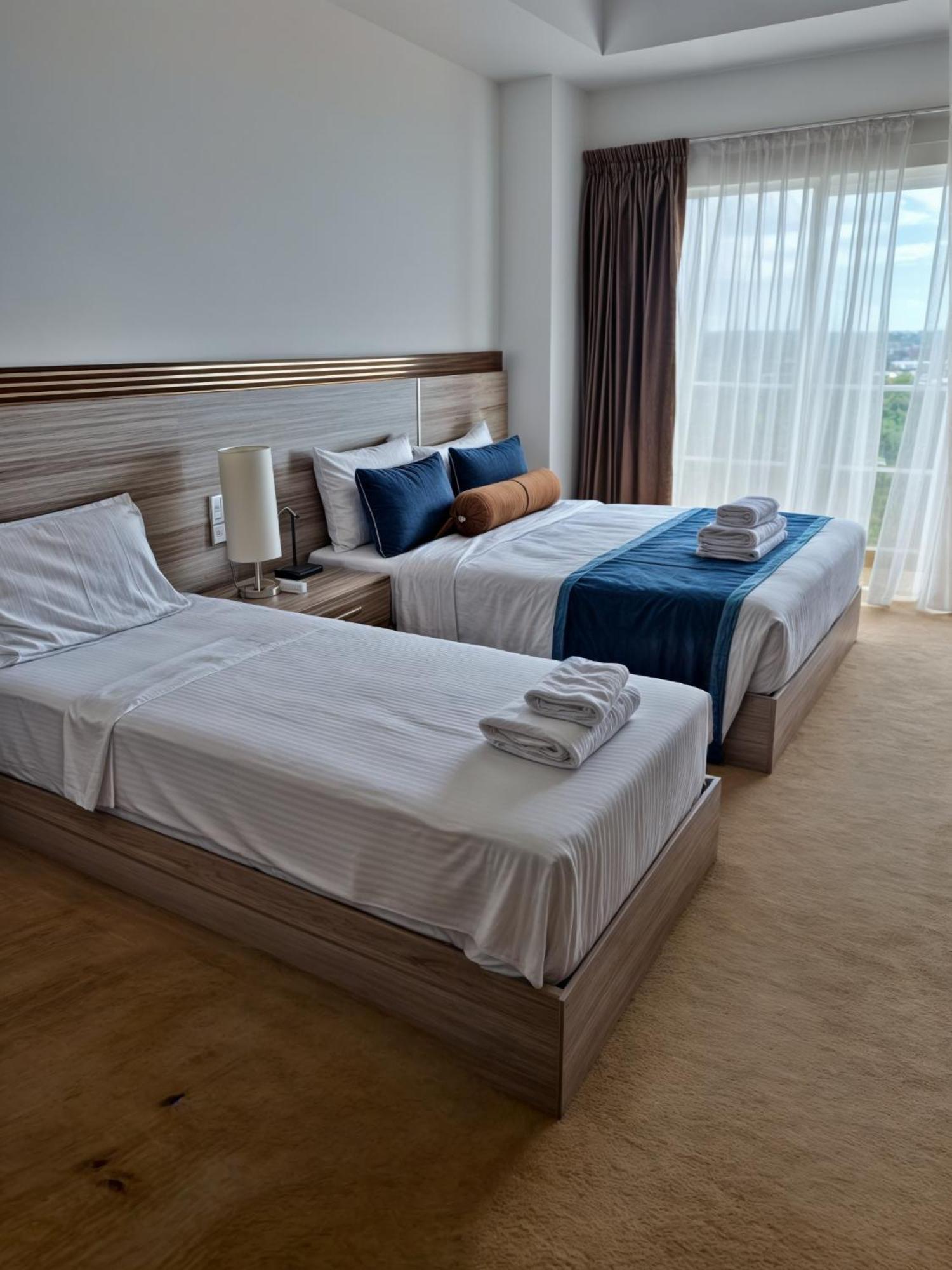 Ocean Breeze Sea View Luxury Apartments Negombo Exterior photo