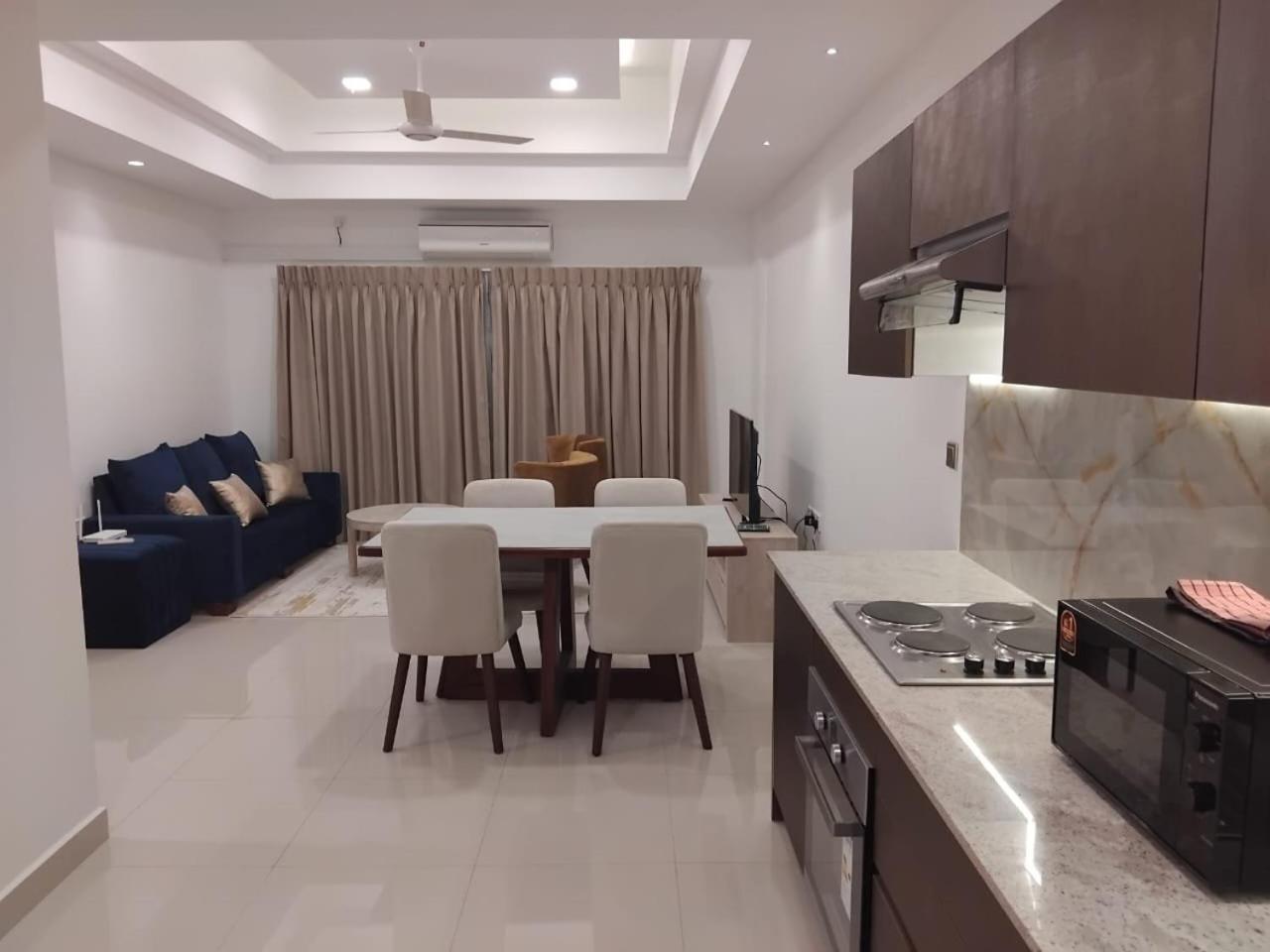 Ocean Breeze Sea View Luxury Apartments Negombo Exterior photo