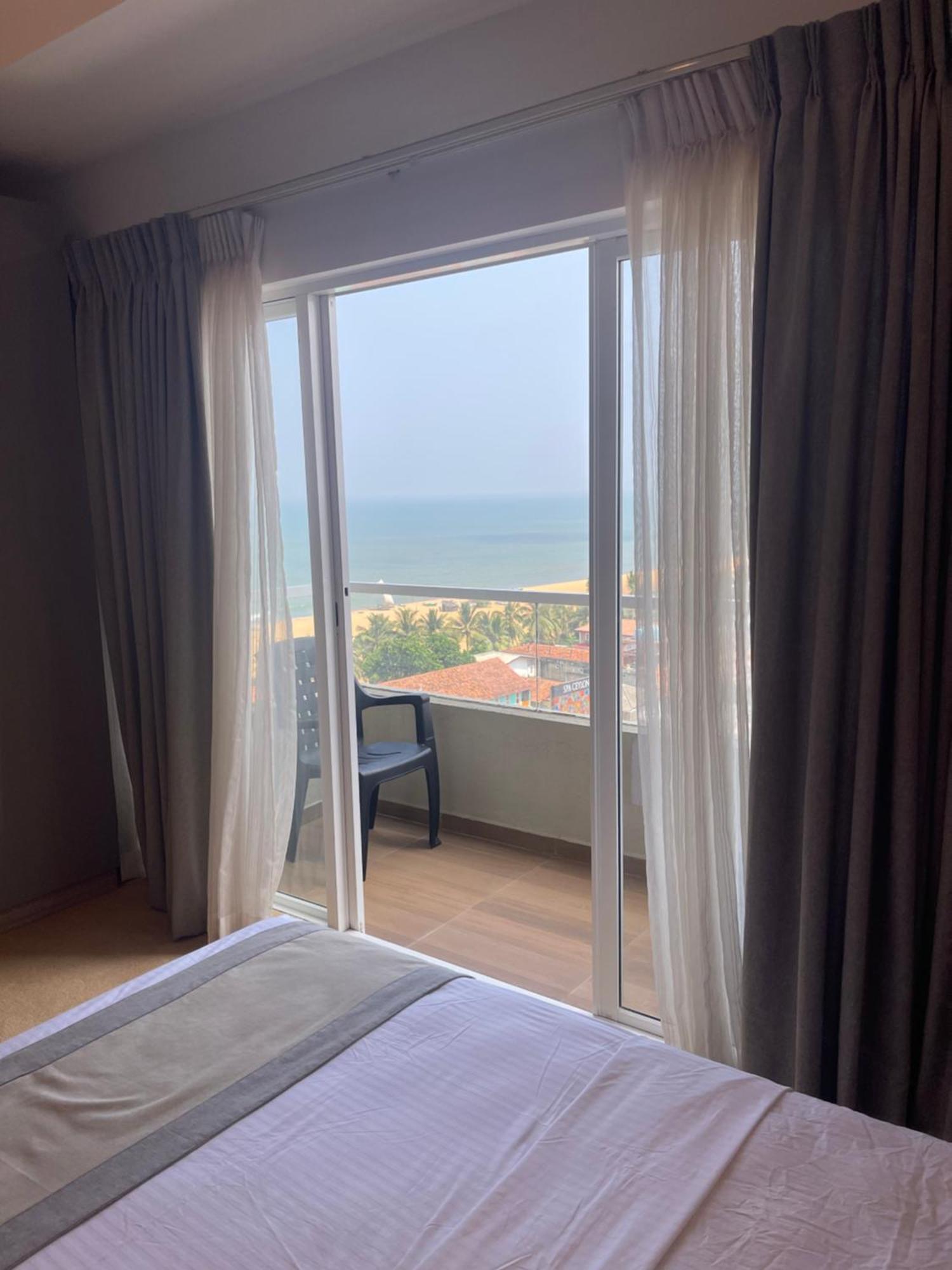 Ocean Breeze Sea View Luxury Apartments Negombo Exterior photo
