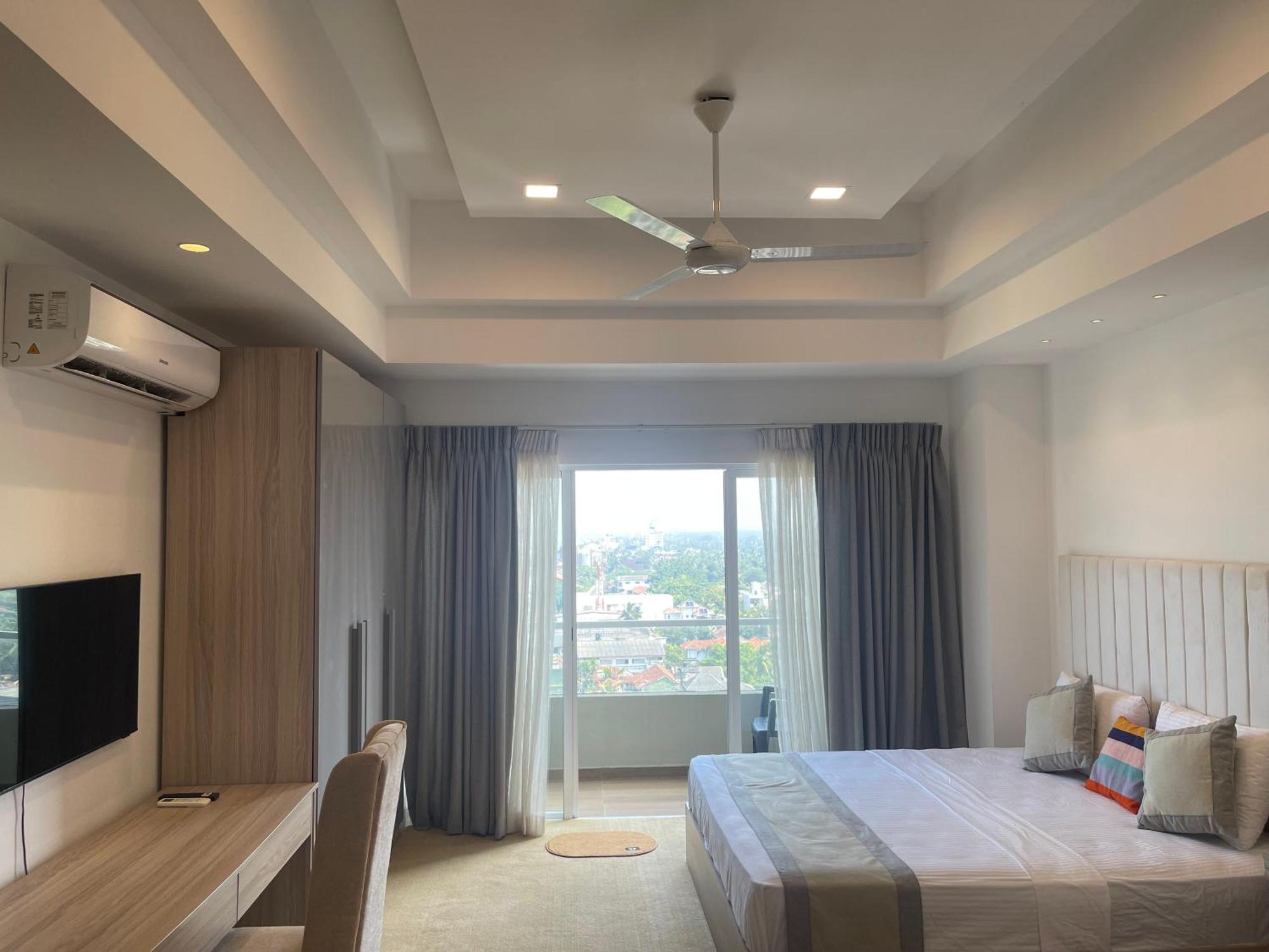 Ocean Breeze Sea View Luxury Apartments Negombo Exterior photo