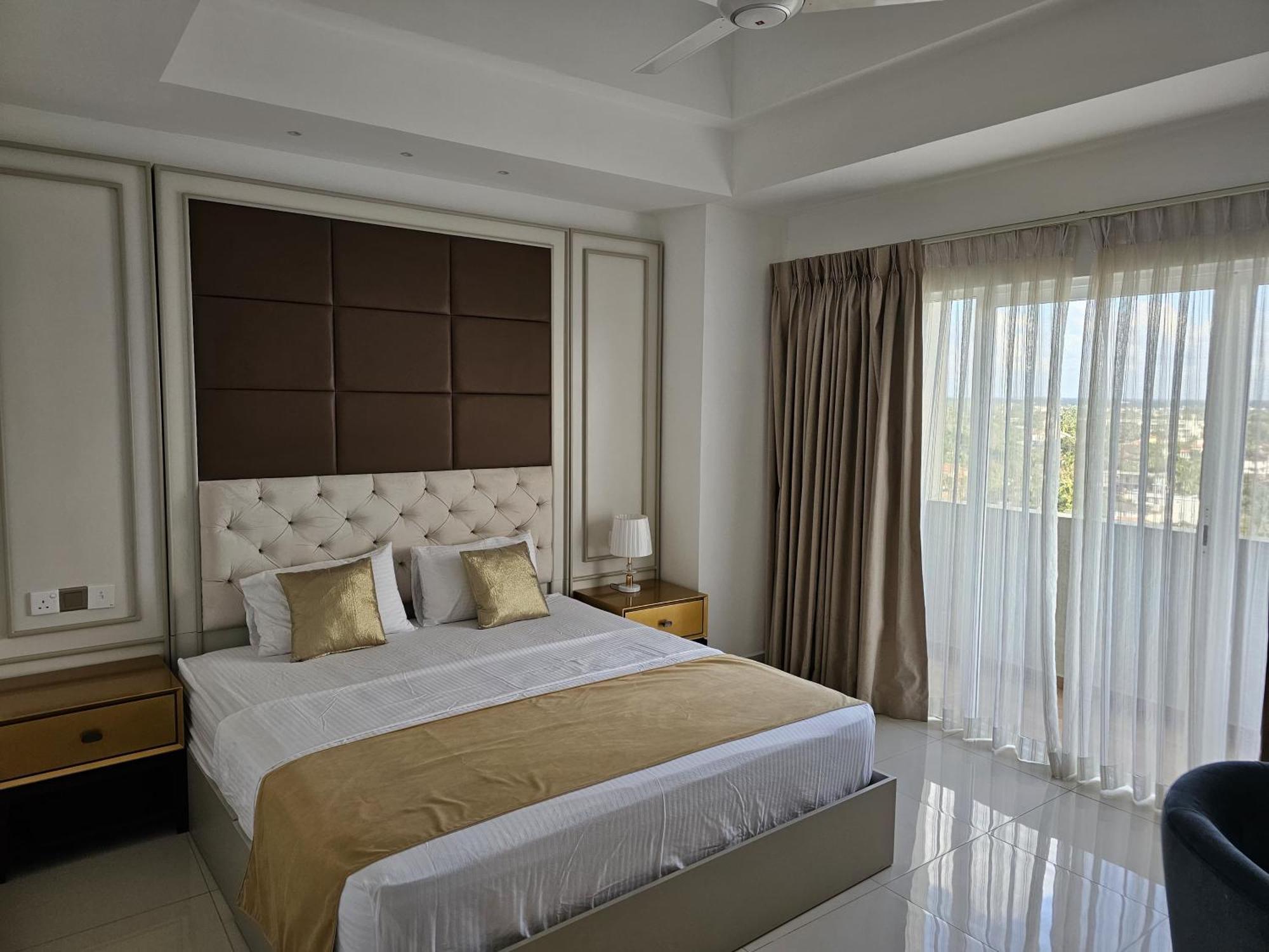 Ocean Breeze Sea View Luxury Apartments Negombo Exterior photo