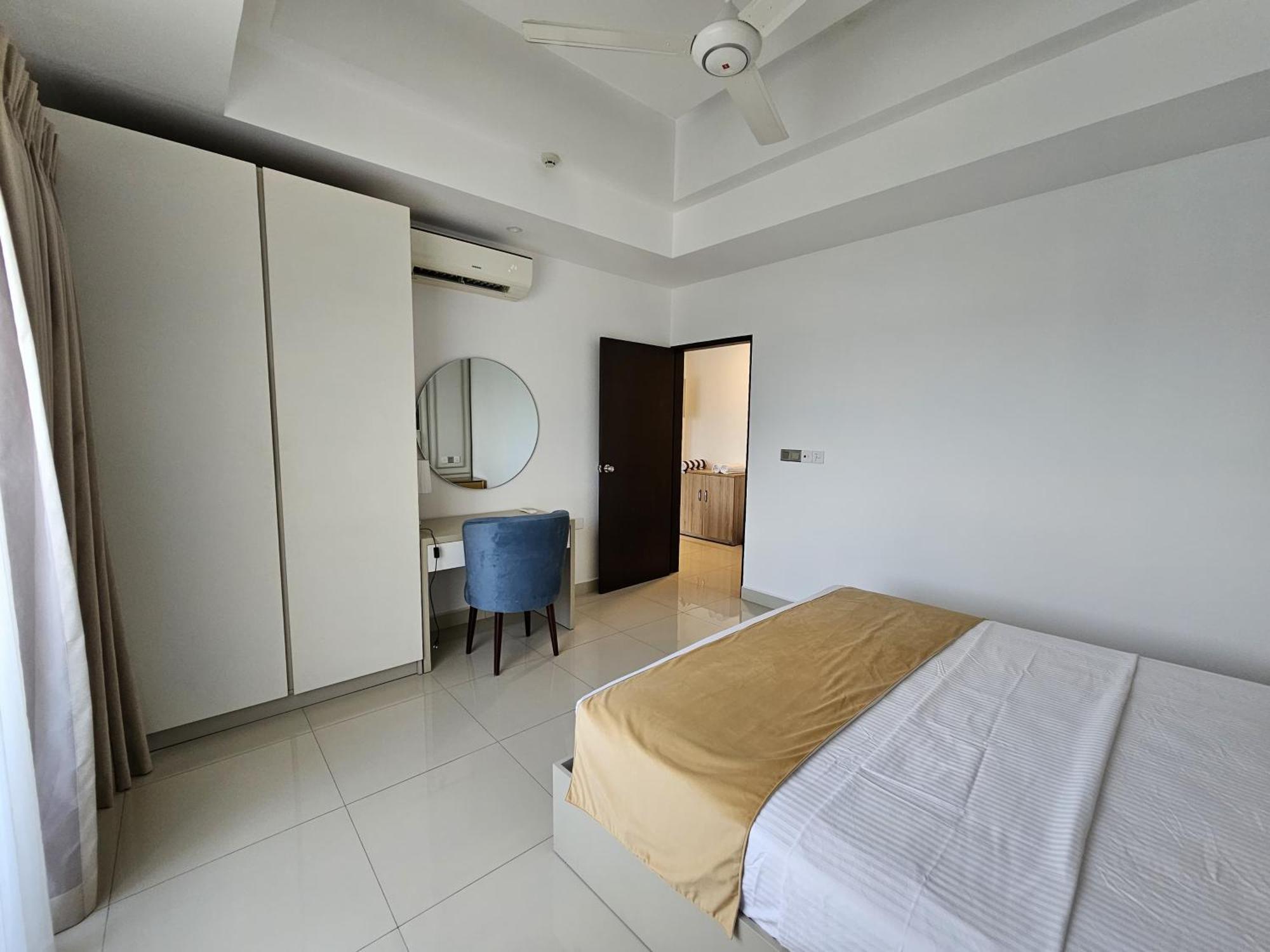 Ocean Breeze Sea View Luxury Apartments Negombo Exterior photo