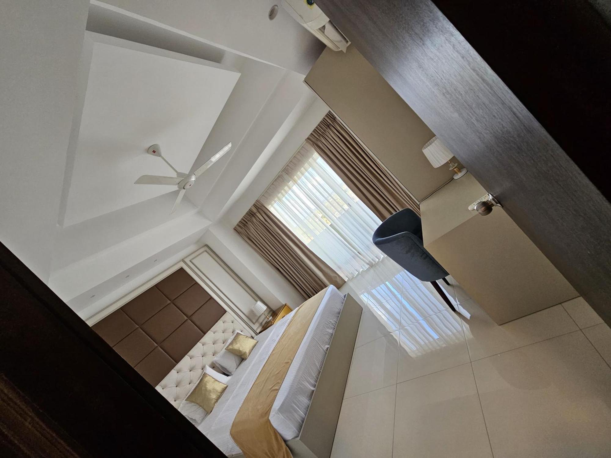 Ocean Breeze Sea View Luxury Apartments Negombo Exterior photo