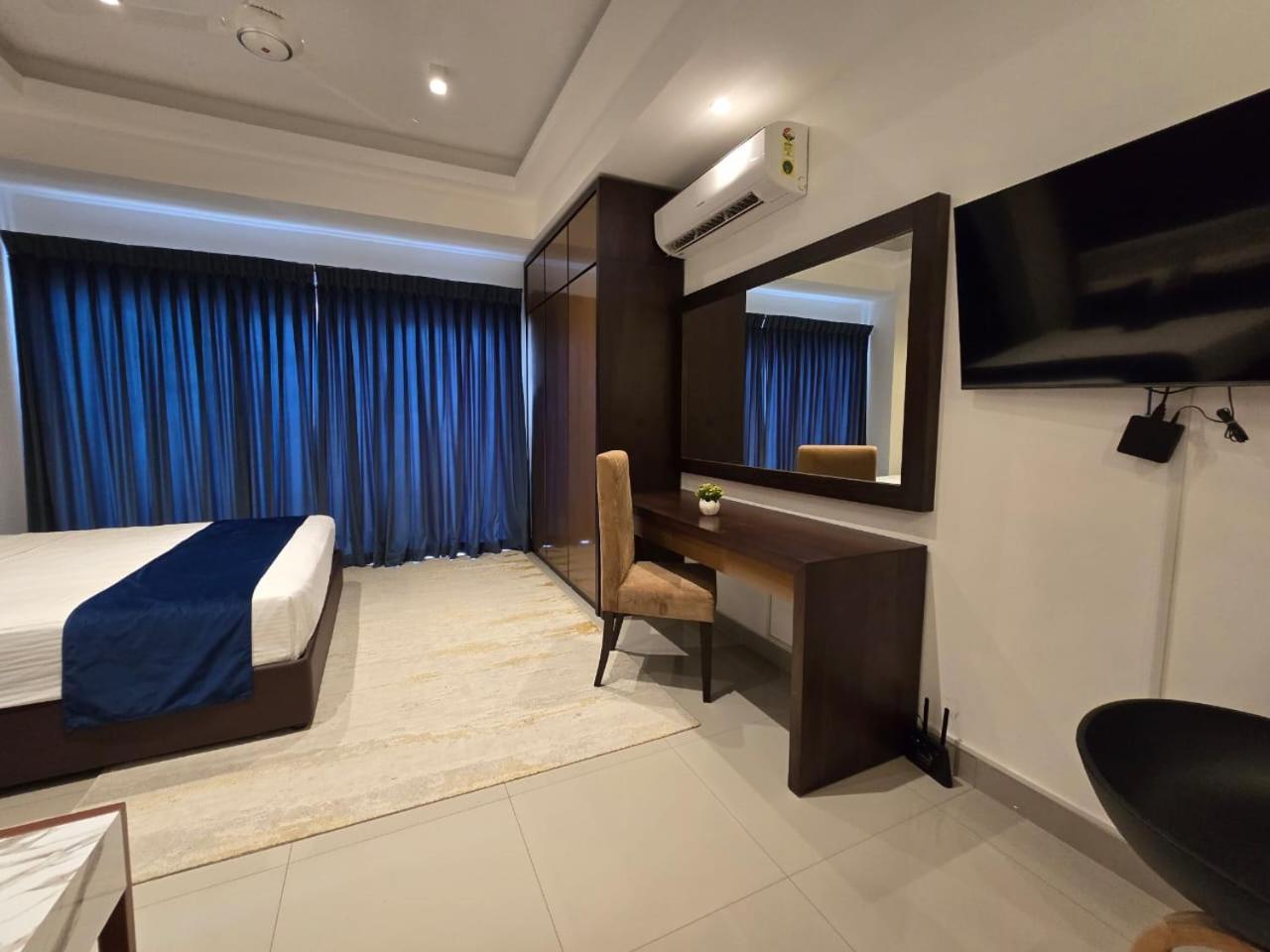 Ocean Breeze Sea View Luxury Apartments Negombo Exterior photo