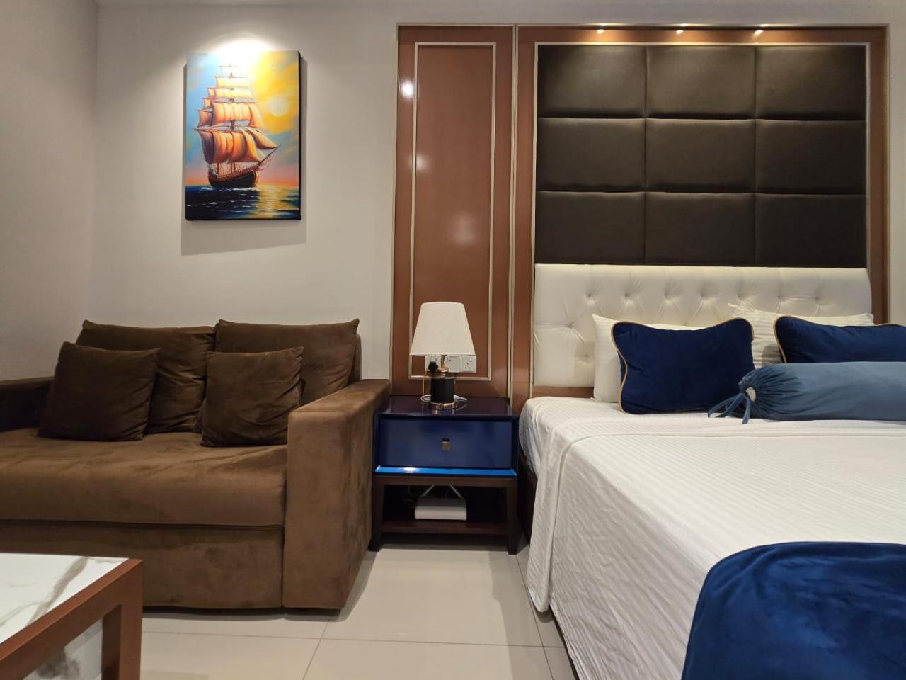 Ocean Breeze Sea View Luxury Apartments Negombo Exterior photo