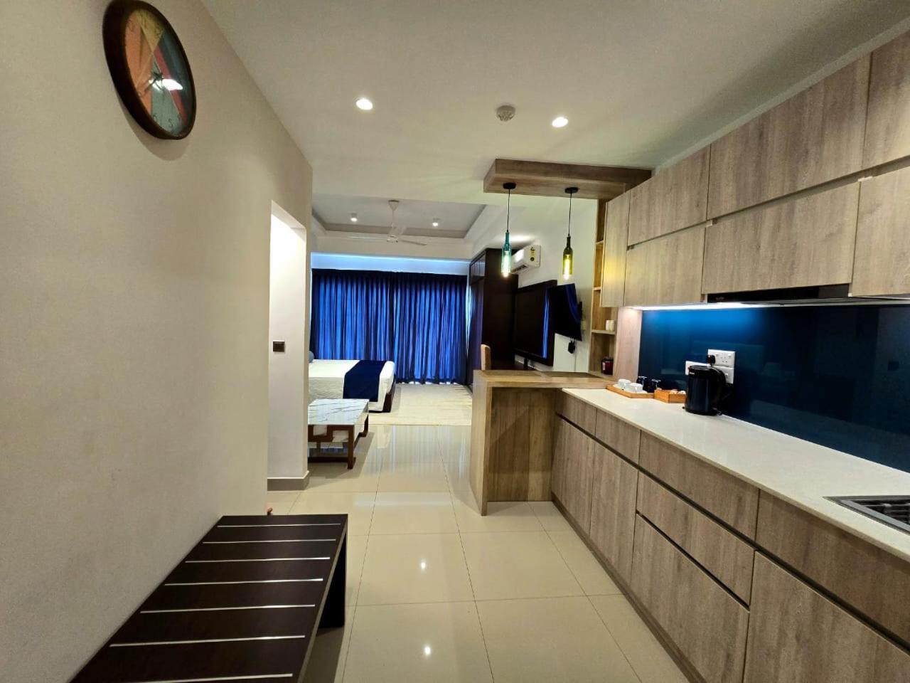Ocean Breeze Sea View Luxury Apartments Negombo Exterior photo