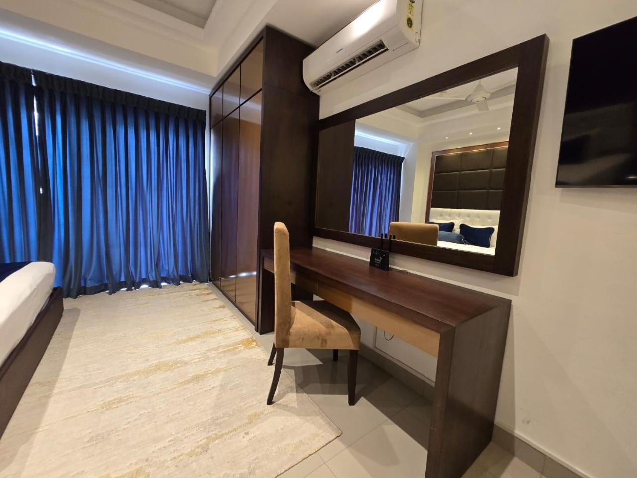 Ocean Breeze Sea View Luxury Apartments Negombo Exterior photo